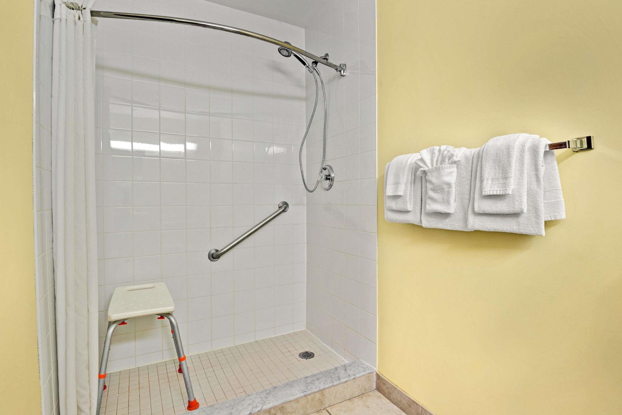 Super 8 By Wyndham Barrie South Hotel Kültér fotó