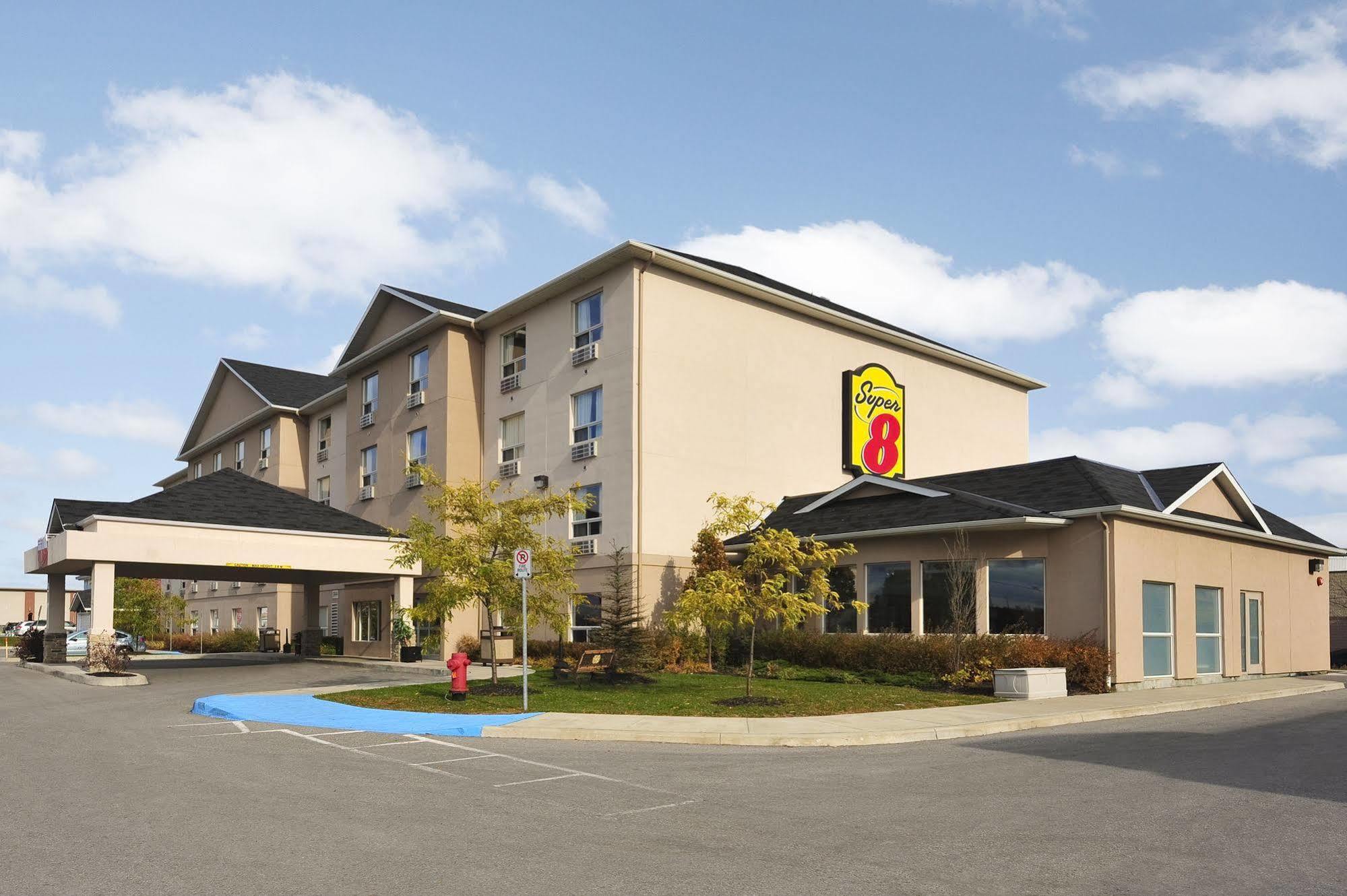 Super 8 By Wyndham Barrie South Hotel Kültér fotó